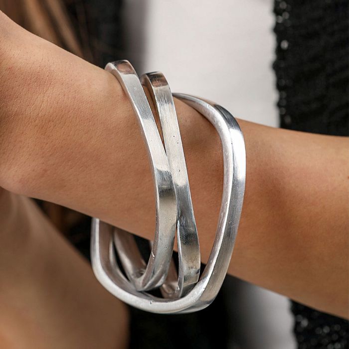 TRE BRACCIALI QUADRATI UNITI